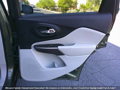 Used 2021 Jeep Cherokee Latitude Plus image 27