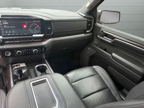 Used 2022 GMC Sierra 1500 SLT w/ SLT Convenience Package image 17