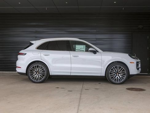 New 2026 Porsche Cayenne AWD/4WD image 8