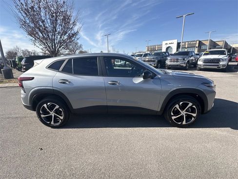 Used 2024 Chevrolet Trax RS w/ Driver Confidence Package image 10