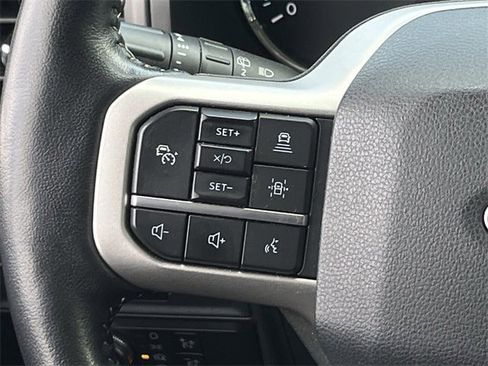 Used 2022 Ford Expedition XLT image 14