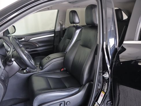 Used 2017 Toyota Highlander XLE image 8