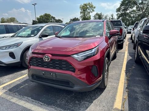 Used 2025 Toyota RAV4 XLE AWD/4WD image 2
