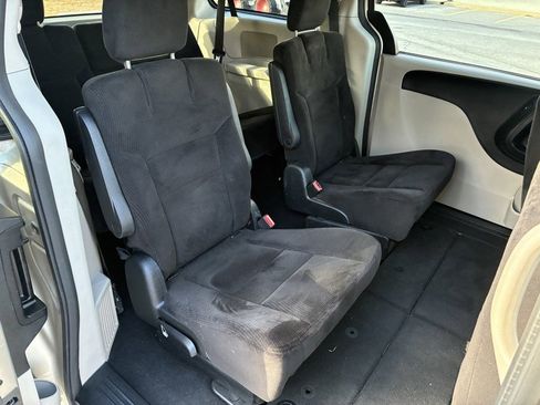 Used 2014 Dodge Grand Caravan SXT image 18