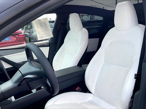 Used 2026 Tesla Model Y AWD image 23