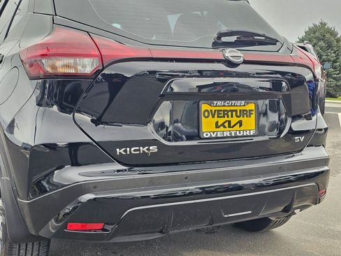 Used 2022 Nissan Kicks SV image 7
