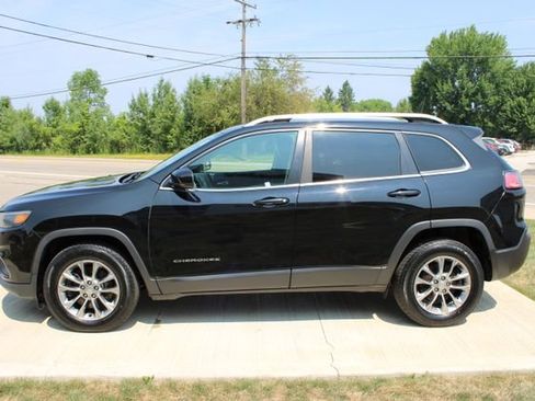 Used 2019 Jeep Cherokee Latitude Plus w/ Cold Weather Group AWD/4WD image 28