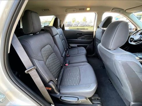 Certified 2025 Nissan Pathfinder SV image 21
