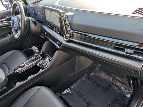 Used 2025 Kia Sportage EX image 18