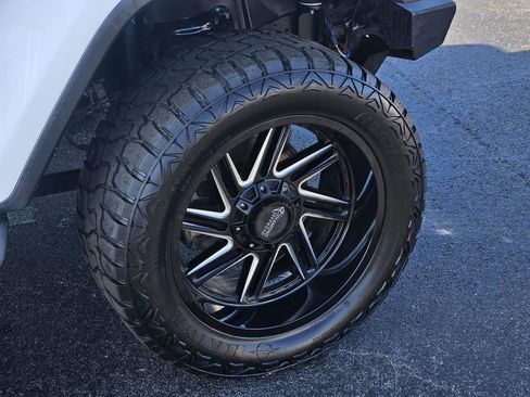 Used 2020 Jeep Gladiator Overland image 10