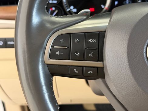 Used 2020 Lexus LX 570 4WD w/ Luxury Package image 18