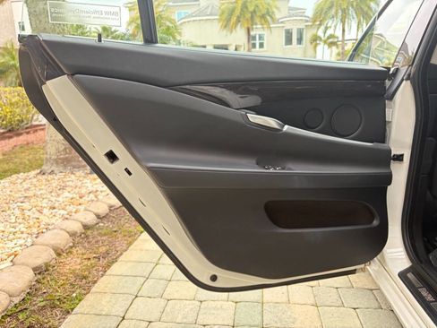 Used 2014 BMW 535i Gran Turismo xDrive w/ Premium Package image 95