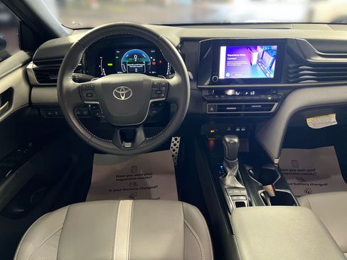Used 2025 Toyota Camry SE w/ Convenience Package FWD image 24