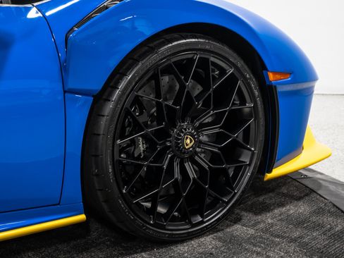 Used 2022 Lamborghini Huracan STO RWD image 33
