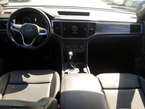 Used 2020 Volkswagen Atlas Cross Sport SE w/ Panoramic Sunroof Package image 16