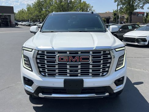 Used 2025 GMC Yukon Denali AWD/4WD image 3
