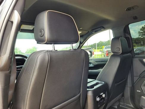 Used 2024 GMC Yukon SLT w/ SLT Luxury Package RWD image 36