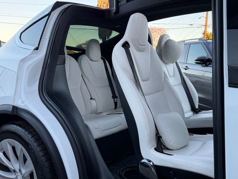 Used 2021 Tesla Model X Long Range image 23
