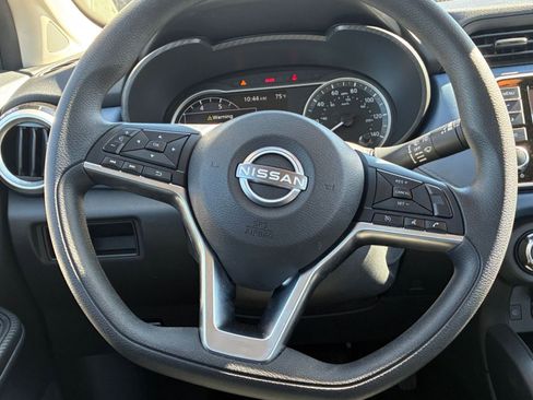 Used 2025 Nissan Versa SV image 25