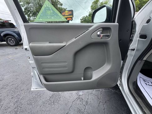 Used 2016 Nissan Frontier SV RWD image 19