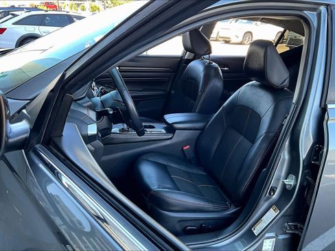 Used 2020 Nissan Altima 2.5 SR w/ Premium Package image 8