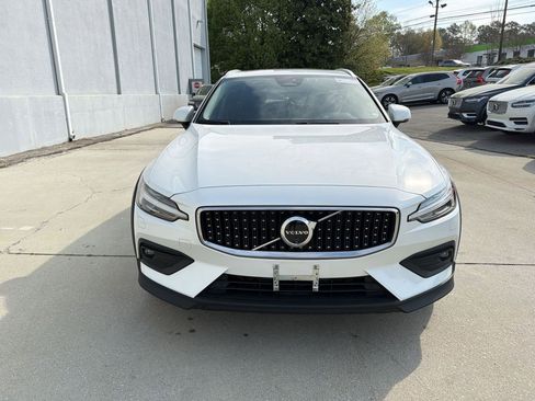 Used 2024 Volvo V60 B5 Cross Country Ultimate image 6