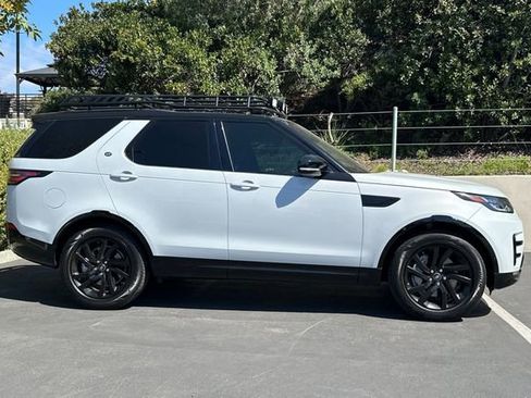 Used 2020 Land Rover Discovery Landmark image 6