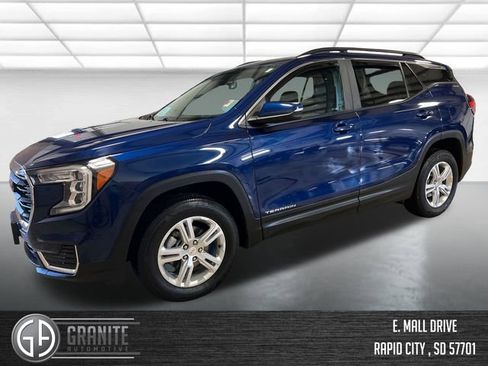 Used 2022 GMC Terrain SLE w/ Driver Convenience Package image 1