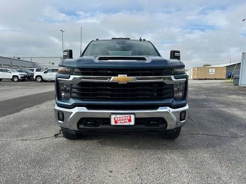 Used 2025 Chevrolet Silverado 3500 LT AWD/4WD image 9
