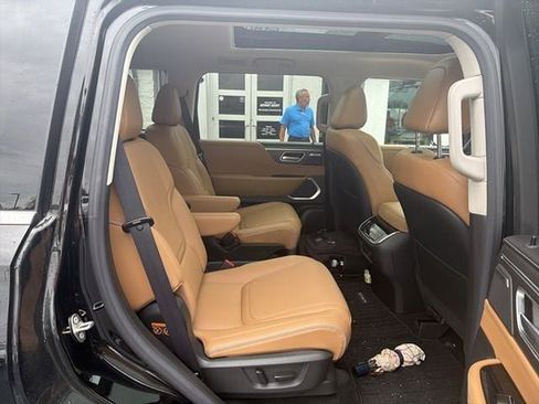 Used 2025 INFINITI QX80 Luxe image 15