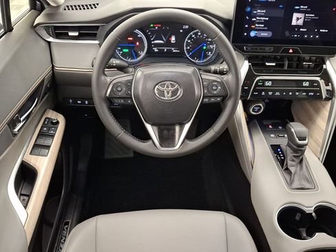 Certified 2023 Toyota Venza XLE AWD/4WD image 13