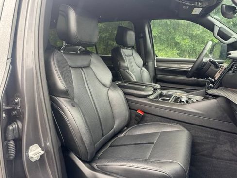 Used 2024 Jeep Wagoneer L Series II w/ Flexible Seating Group AWD/4WD image 24
