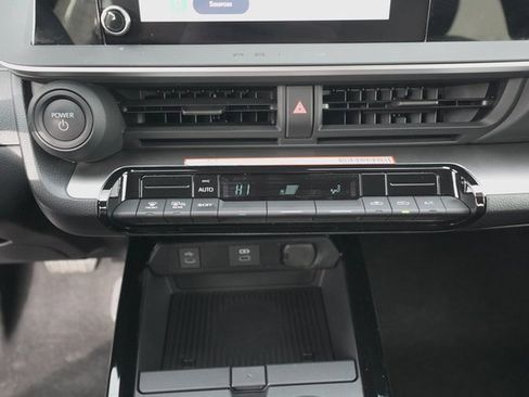 Certified 2025 Toyota Prius LE image 28