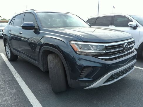 Used 2021 Volkswagen Atlas Cross Sport SE w/ 20" Black Wheels Package image 2