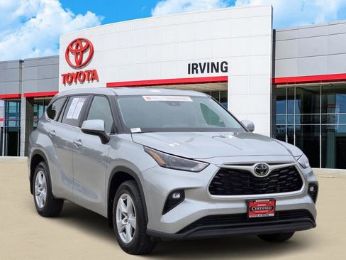 Certified 2024 Toyota Highlander LE AWD/4WD image 2