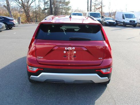 Used 2023 Kia Niro EX image 7