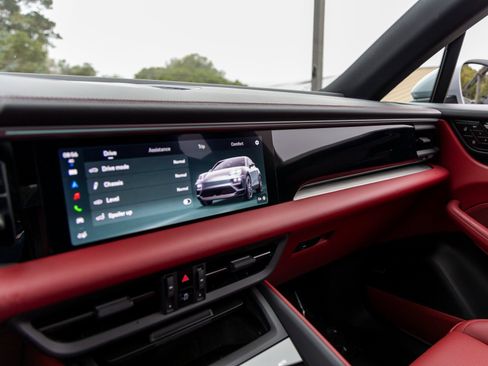 Certified 2024 Porsche Macan 4 Electric image 33