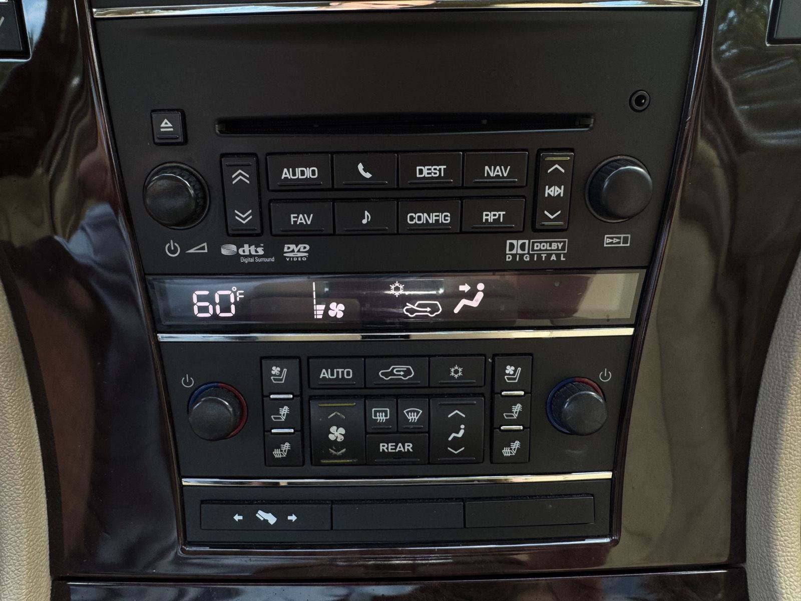Used 2013 Cadillac Escalade Luxury RWD image 26