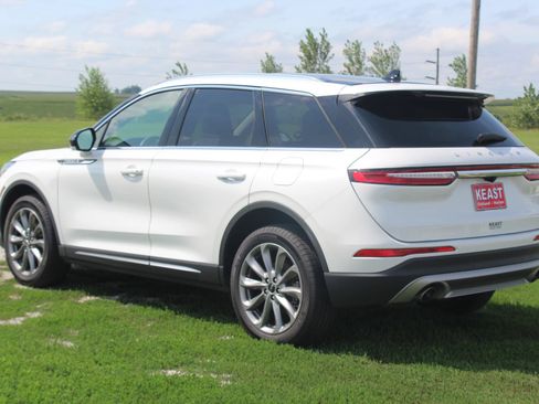 Used 2022 Lincoln Corsair AWD w/ Premium Package image 7