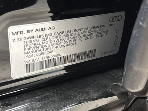 Used 2024 Audi S8 w/ S8 Comfort Plus Package AWD/4WD image 31