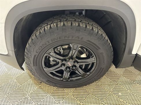 Used 2023 GMC Acadia AT4 image 22