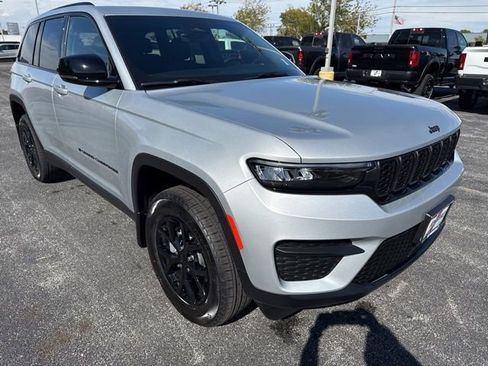 New 2025 Jeep Grand Cherokee Altitude w/ Trailer Tow Package image 14