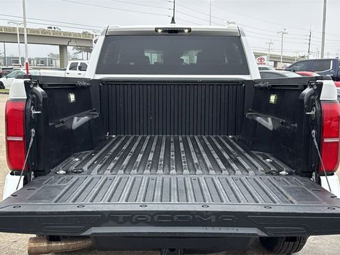 Used 2025 Toyota Tacoma TRD Sport image 8