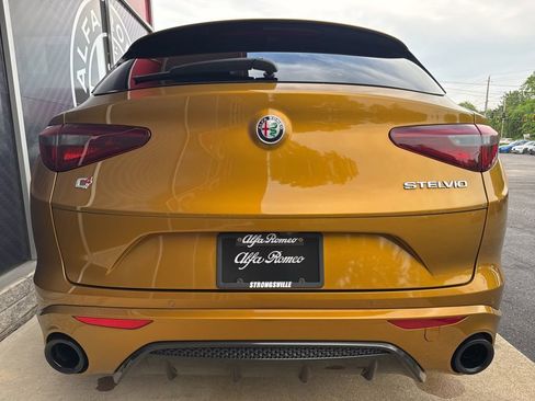 Used 2023 Alfa Romeo Stelvio Veloce AWD/4WD image 10