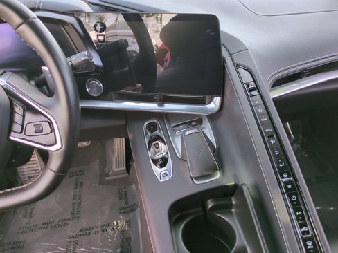 Used 2021 Chevrolet Corvette 2LT w/ Z51 Performance Package image 11