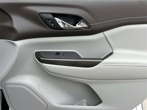 Used 2022 GMC Acadia SLT w/ Technology Package image 29