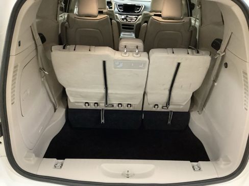 Used 2019 Chrysler Pacifica Limited image 8