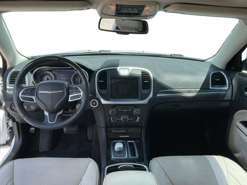Used 2017 Chrysler 300 C RWD image 20