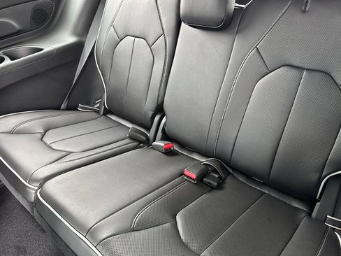 New 2026 Chrysler Pacifica Limited w/ S Appearance Package image 14