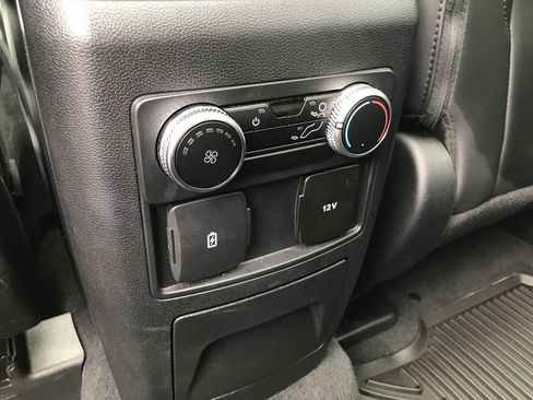 Used 2022 Ford Explorer XLT w/ Equipment Group 202A AWD/4WD image 29